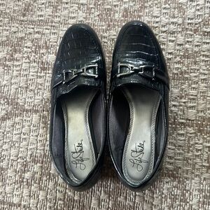 Life Stride womens size 8 black loafers with buckle
